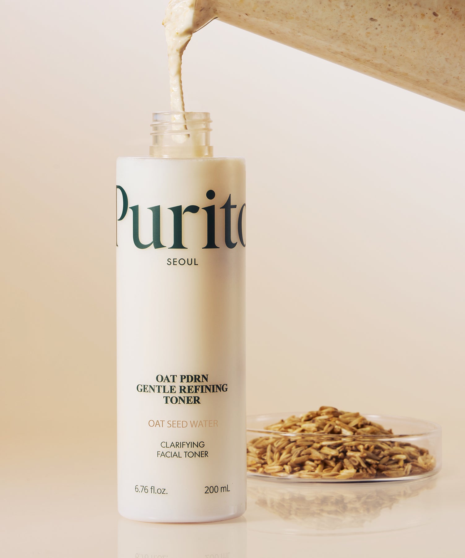 PURITO Oat PDRN Gentle Refining Toner 200ml, flacon PURITO SEOUl sur fond clair avec avoine et eau, contexte visuel