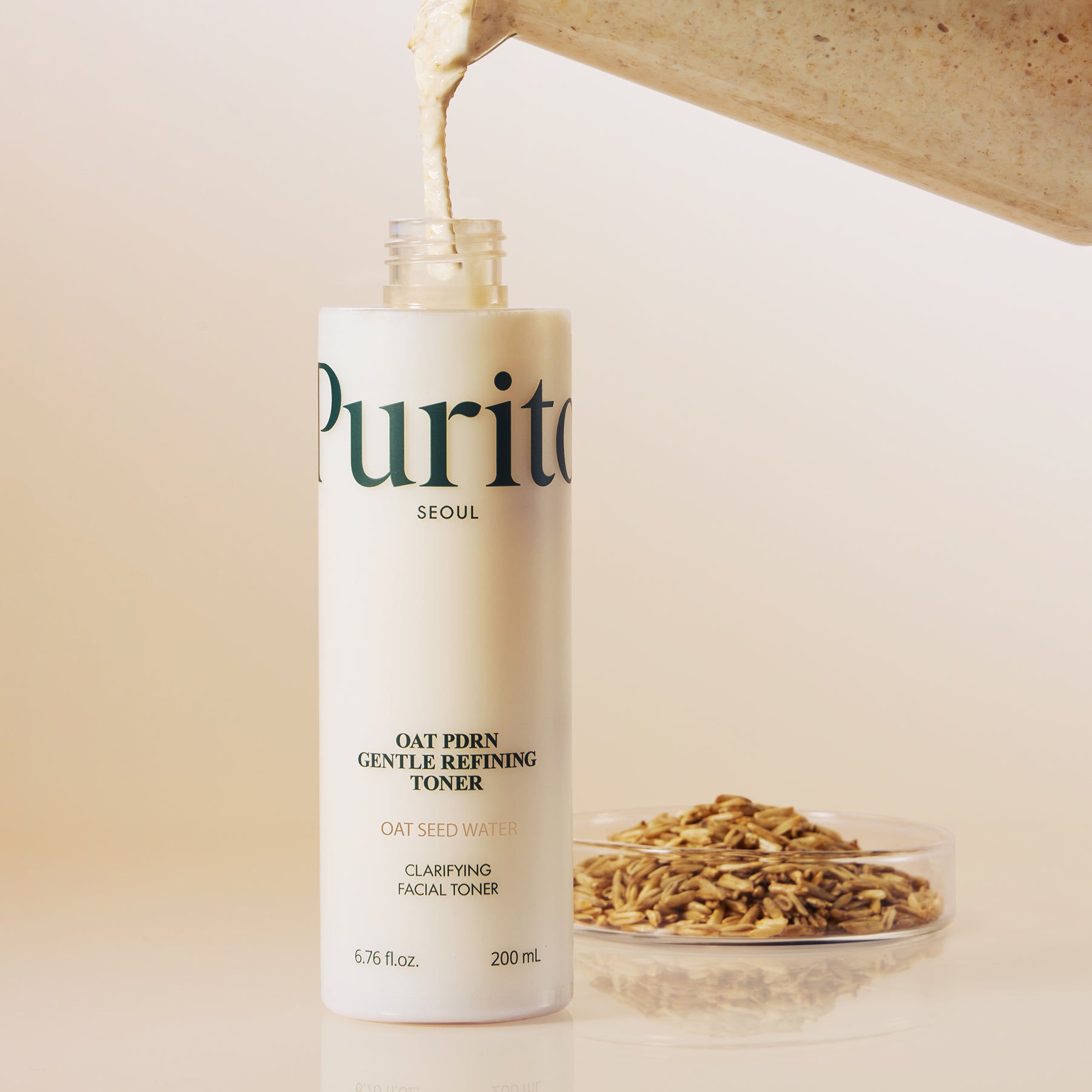 PURITO Oat PDRN Gentle Refining Toner 200ml, flacon PURITO SEOUl sur fond clair avec avoine et eau, contexte visuel