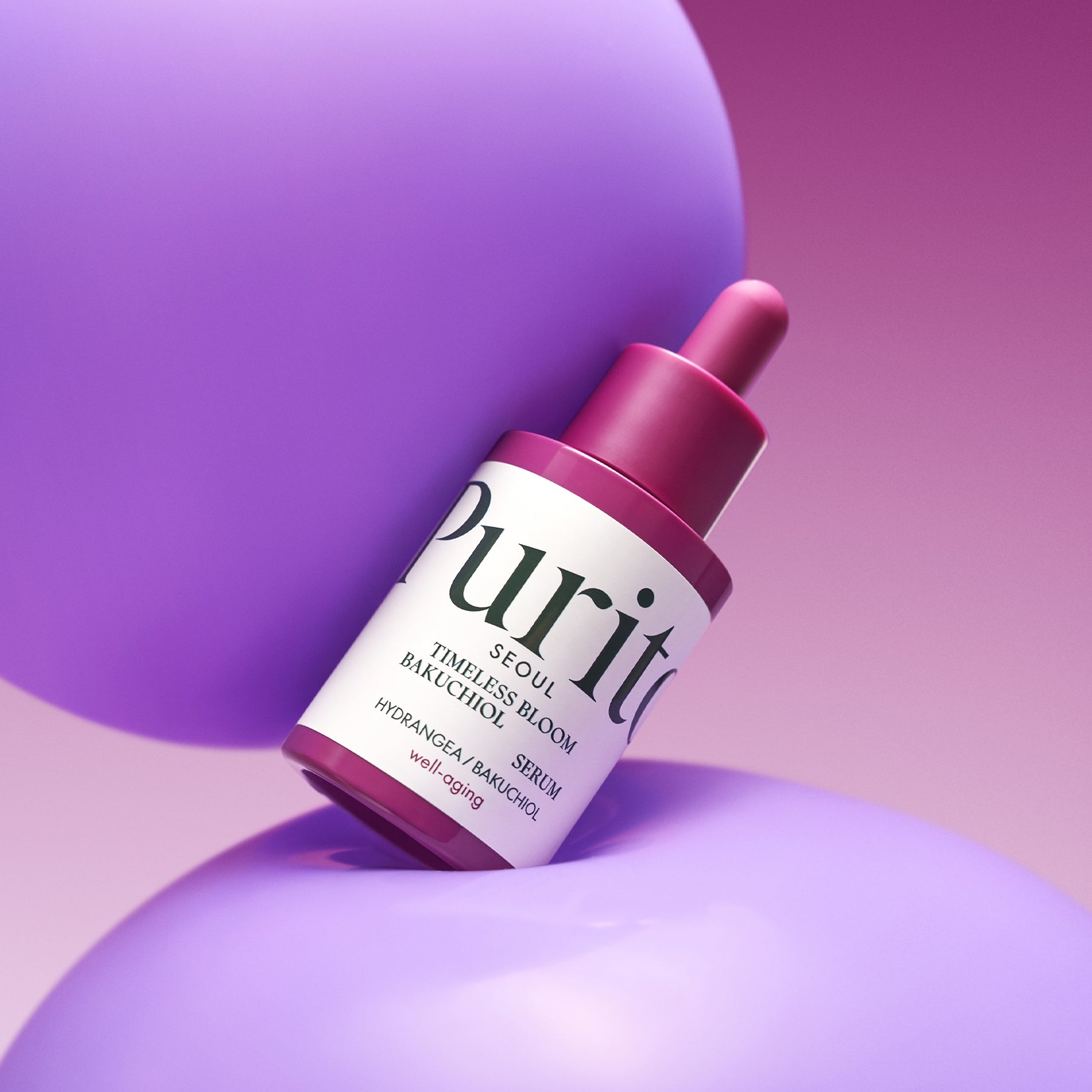 PURITO Timeless Bloom Bakuchiol Serum 30ml de la marque Purito, flacon violet sur fond rose, esthétique cosmétique.