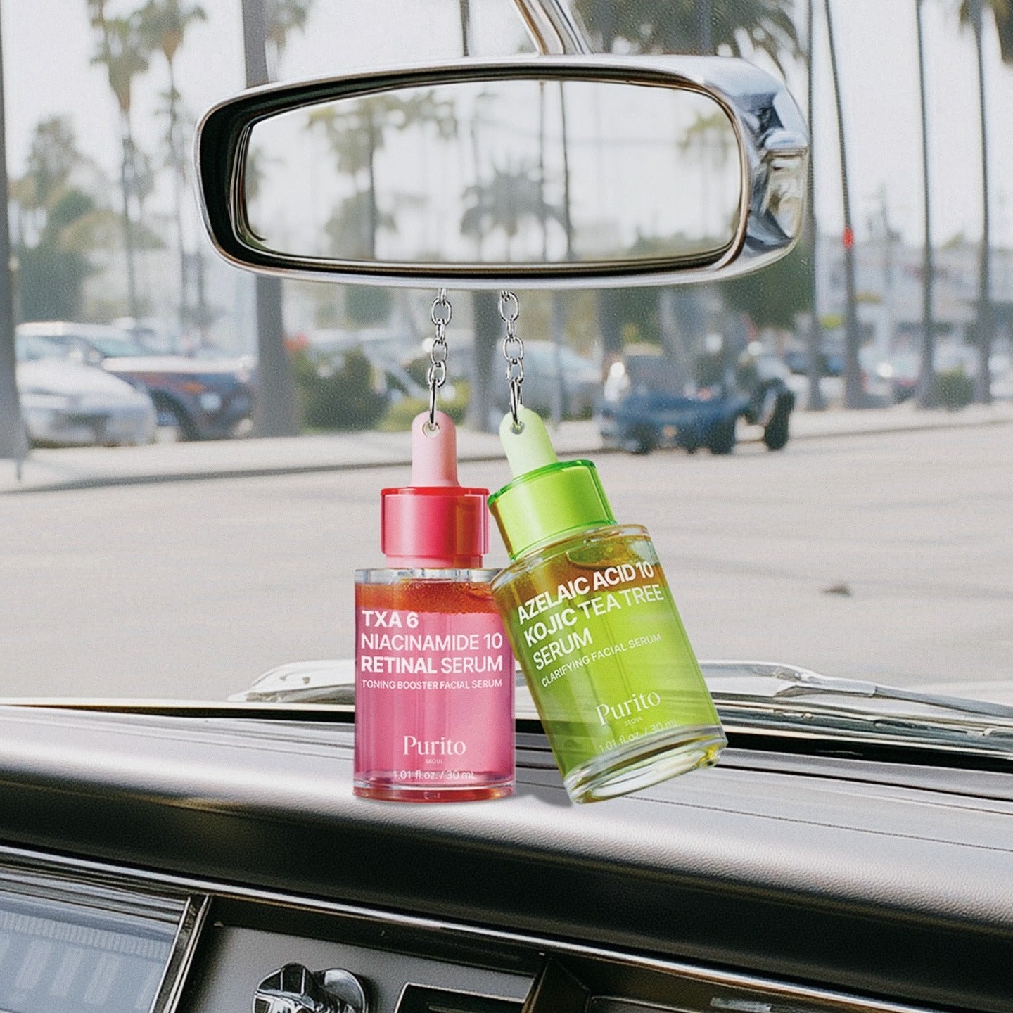 PURITO Tranexamic Acid 6 Niacinamide 10 Retinal Serum 30ml, flacons en vitrine voiture en extérieur, marque Purito.