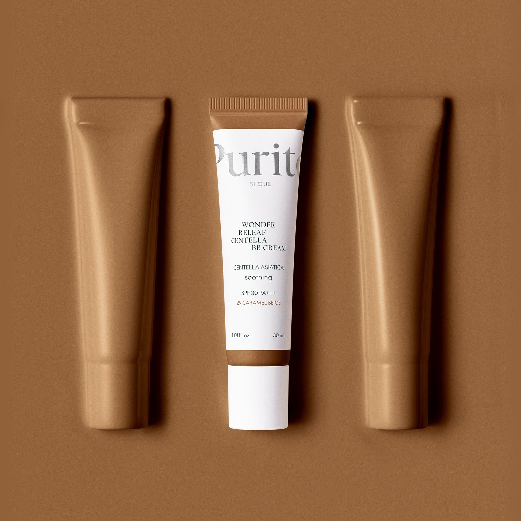 PURITO Wonder Releaf Centella BB Cream 30mml de Purito sur fond beige, tubes cosmétiques en contexte visuel produit.