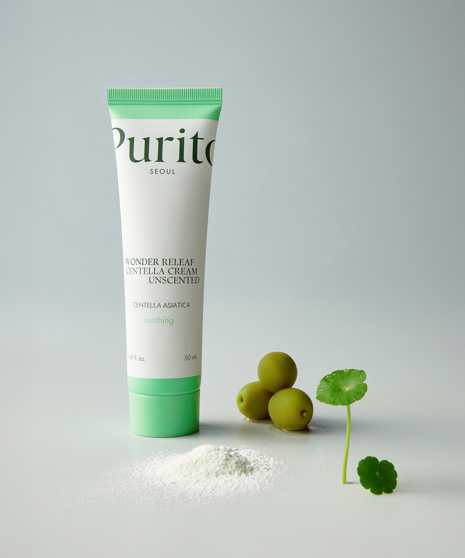 PURITO Wonder Releaf Centella Cream Unscented 50ml, tube crème vert PURITO sur fond clair avec herbes et olives