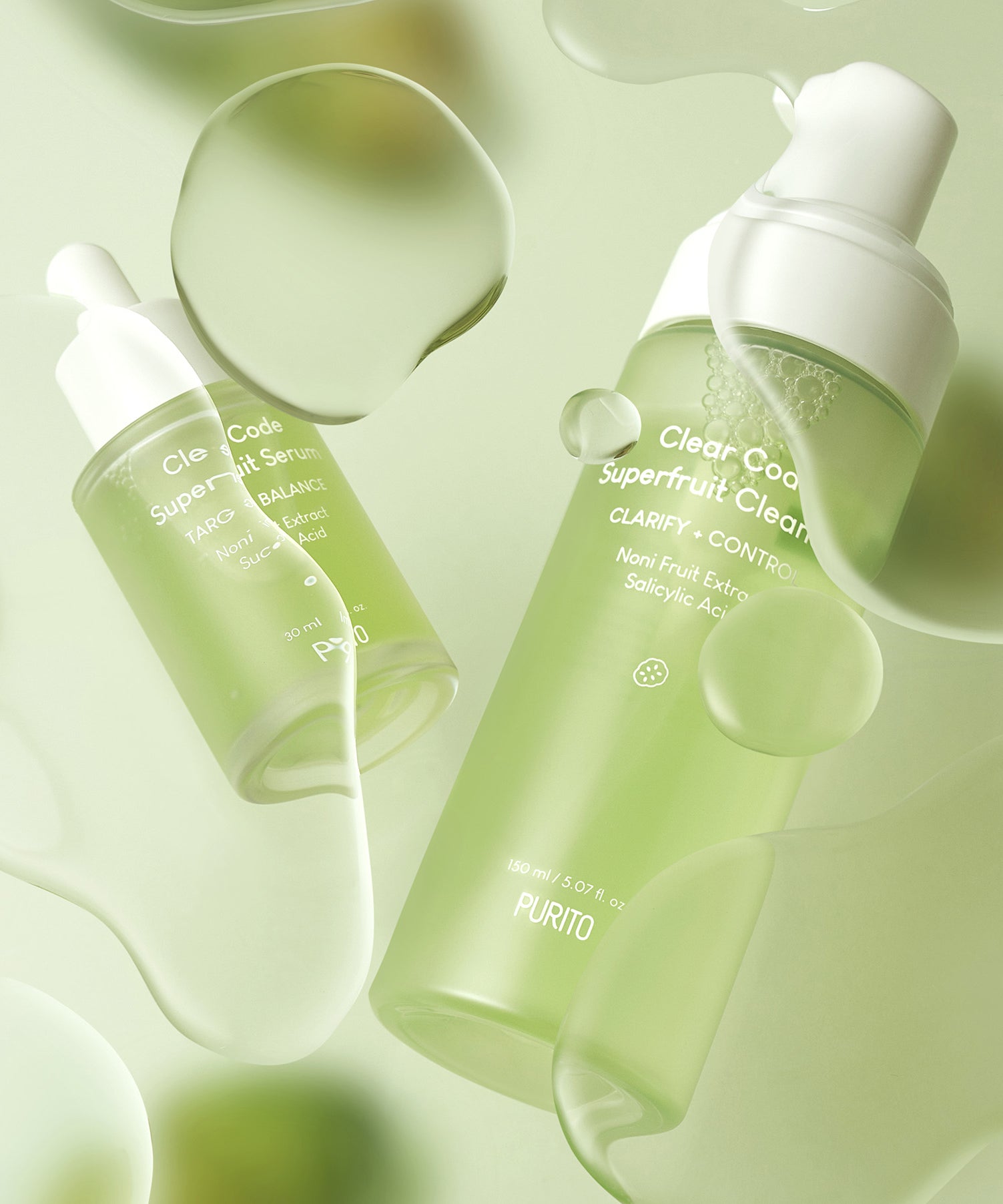 Gel nettoyant PURITO Clear Code Superfruit Cleanser 150ml, bouteille verte avec mousse, fond vert, produit de soin naturel.