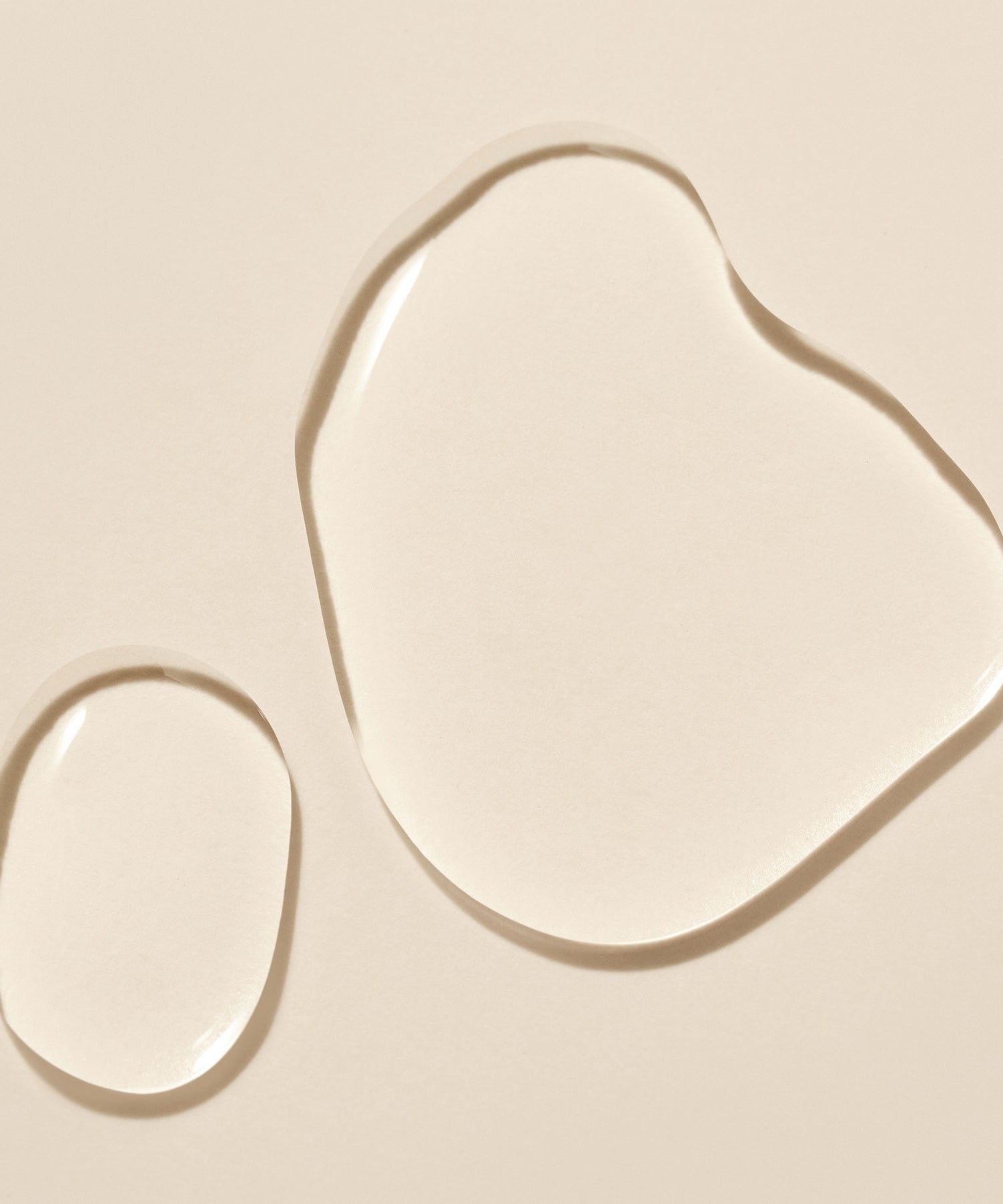 Gouttes d'essence PURITO Fermentedd Complex 94 Boosting Essence 150ml, texture hydratante sur fond beige.