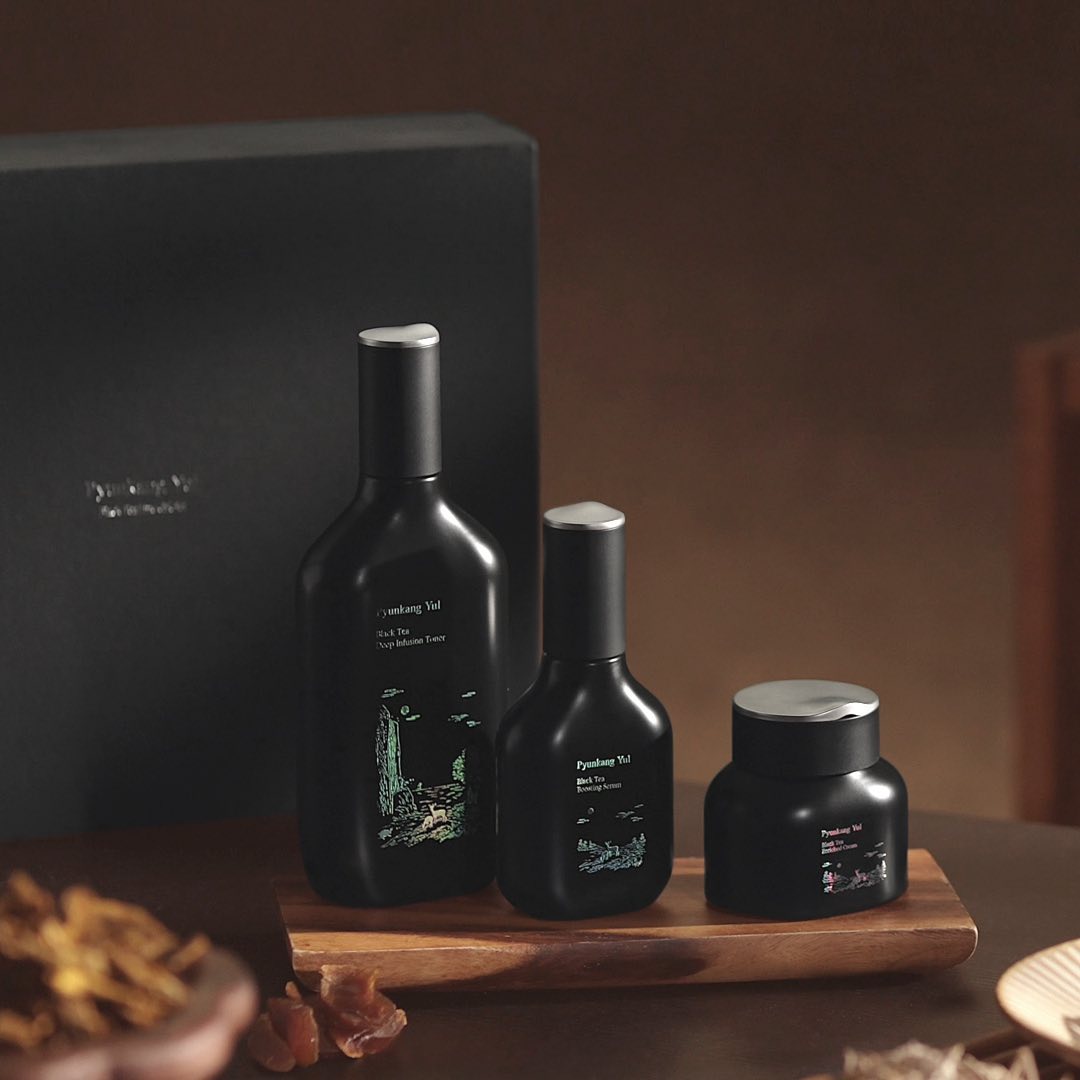 PYUNKANG YUL Black Tea Bojigi Gift Set disponible sur Ma petite Coree, ton Eshop 100% K-beauty en direct de Seoul