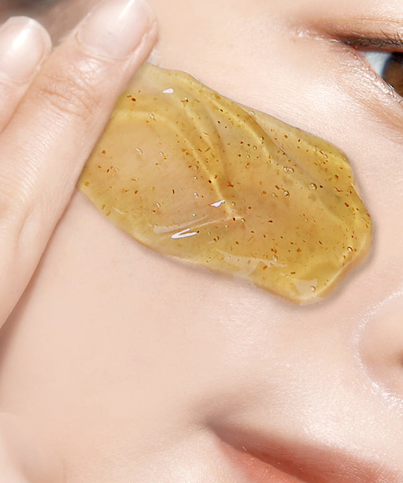 Gel apaisant PYUNKANG YUL Calming Relief Gel Wash-Off Pack 100g appliqué sur la peau pour un effet calmant et purifiant.