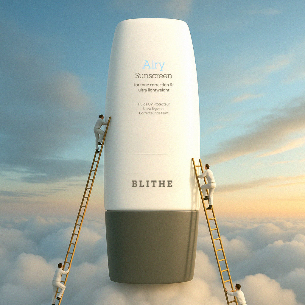 BLITHE Airy Sunscreen 50ml de la marque BLITHE, tube blanc sur fond ciel, ambiance estivale et léger