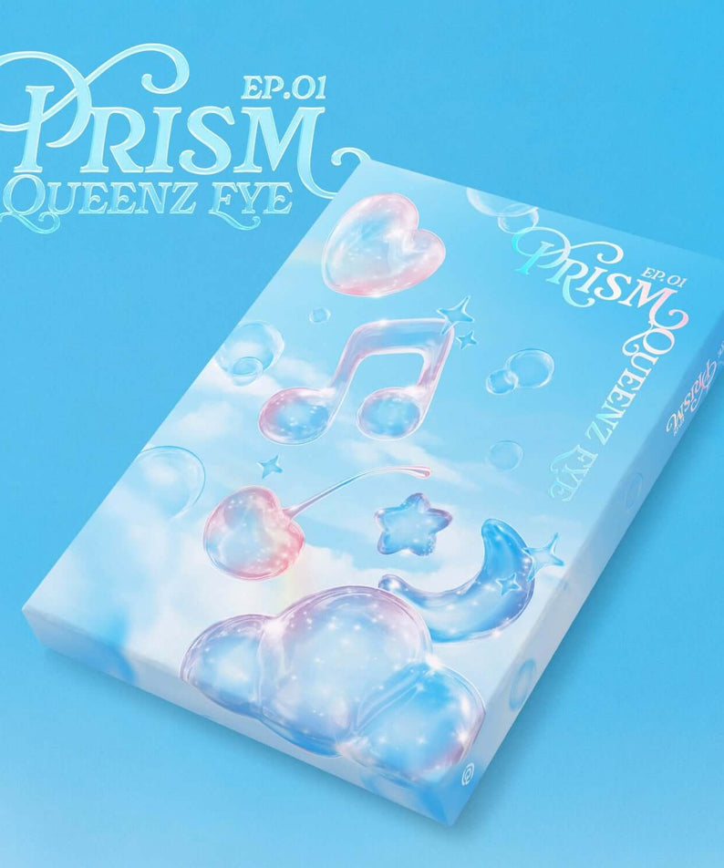 QUEENZ EYE - The 1st Mini Album [PRISM EP.01] - Album Kpop, pochette bleue PRISM avec cœurs, bulles et étoiles.