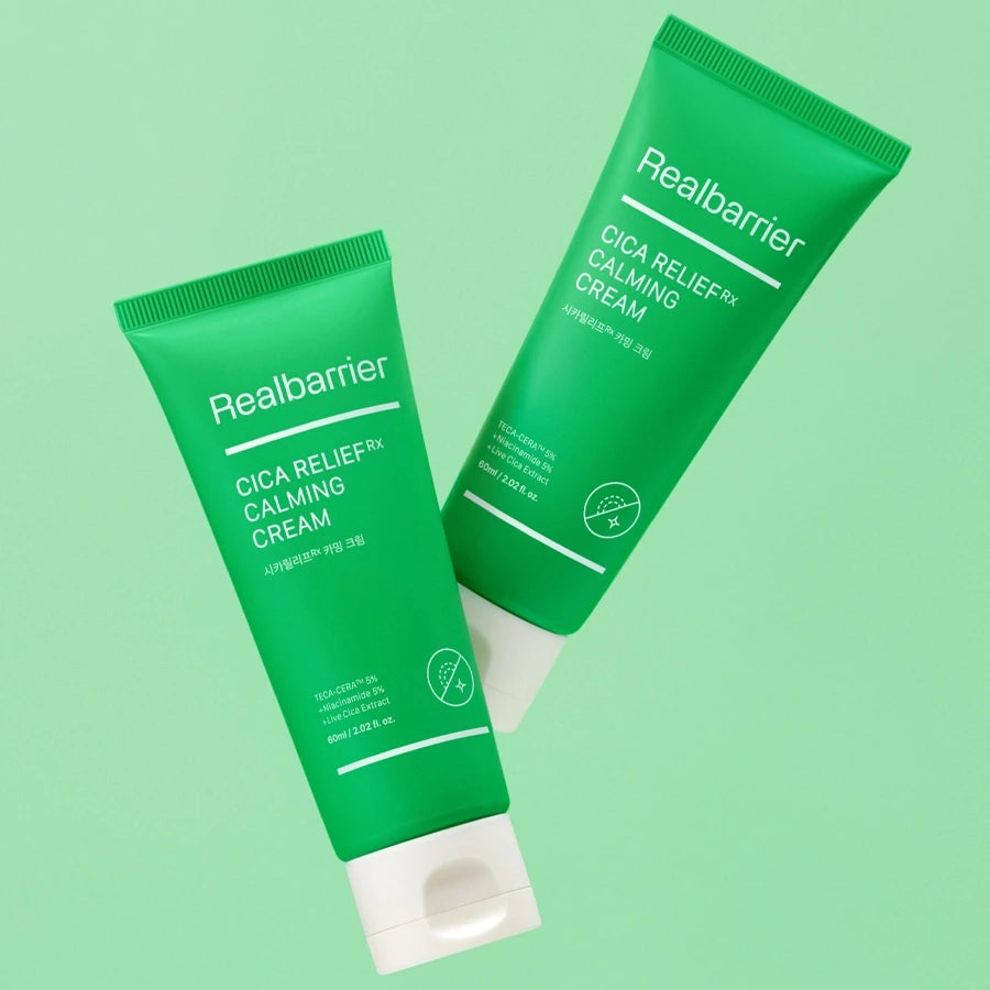 Décris l'image en français en mentionnant le produit, la marque et le contexte visuel : REAL BARRIER Cica Relief Rx Calming Cream 60ml, tubes vert sur fond vert.