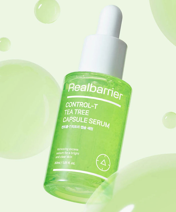 REAL BARRIER Control-T Tea Tree Capsule Serum 30ml de Real Barrier, sur fond vert avec bulles et gouttes