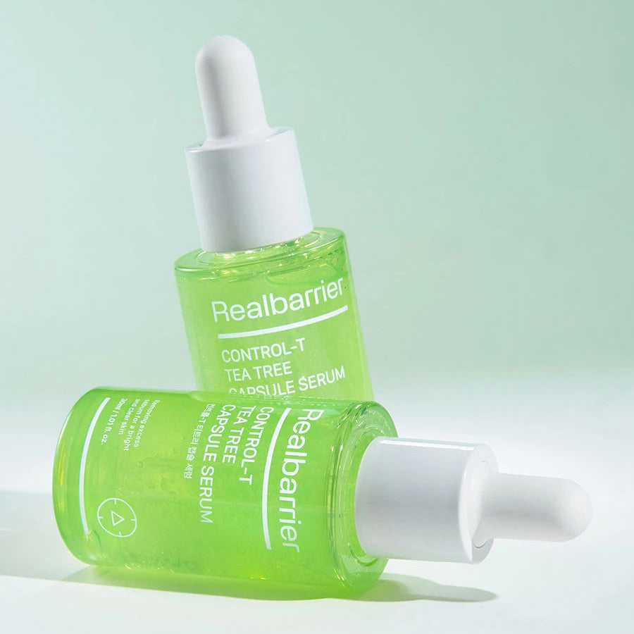 REAL BARRIER Control-T Tea Tree Capsule Serum 30ml de Realbarrier, flacon vert avec gouttelette, fond vert clair
