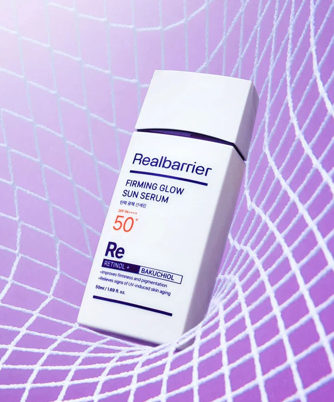 REAL BARRIER Elasticity & Radiance Sun Serum 50ml Realbarrier, flacon sur filet violet au soleil, contexte cosmétique.