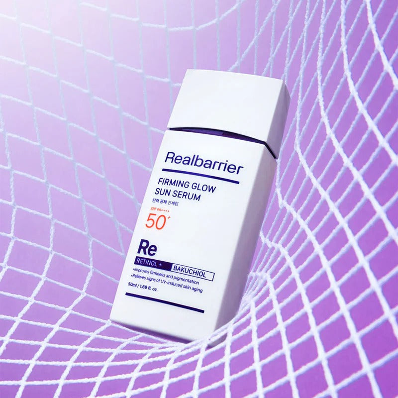 REAL BARRIER Elasticity & Radiance Sun Serum 50ml Realbarrier, flacon sur filet violet au soleil, contexte cosmétique.
