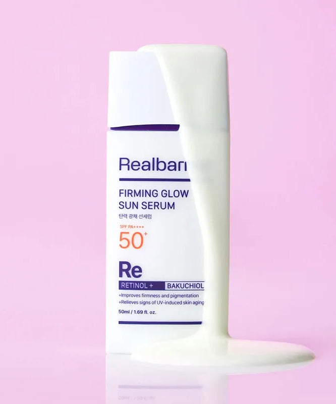 REAL BARRIER Elasticity & Radiance Sun Serum 50ml, flacon crème sur fond rose, marque Realbarri, contexte cosmétique