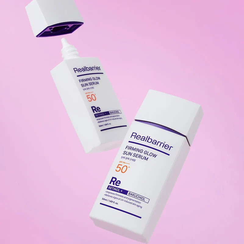 REAL BARRIER Elasticity & Radiance Sun Serum 50ml Realbarrier, flacons sur fond rose, sérum solaire lissant.