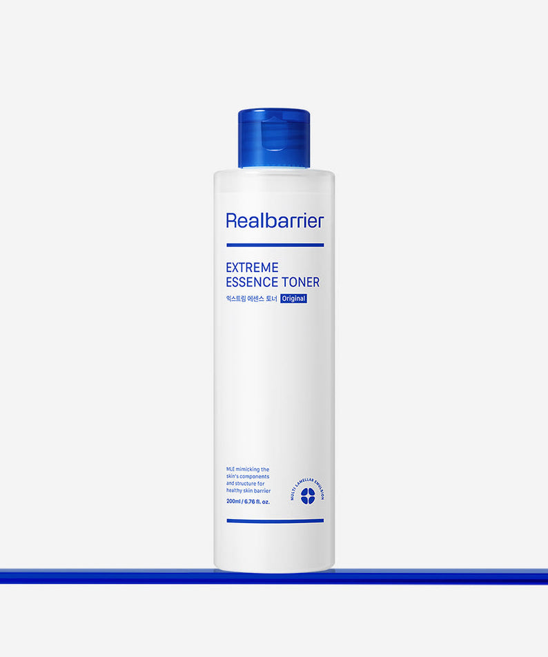 REAL BARRIER Extreme Essence Toner Original 200ml de la marque Realbarrier, flacon blanc bleu sur fond clair.