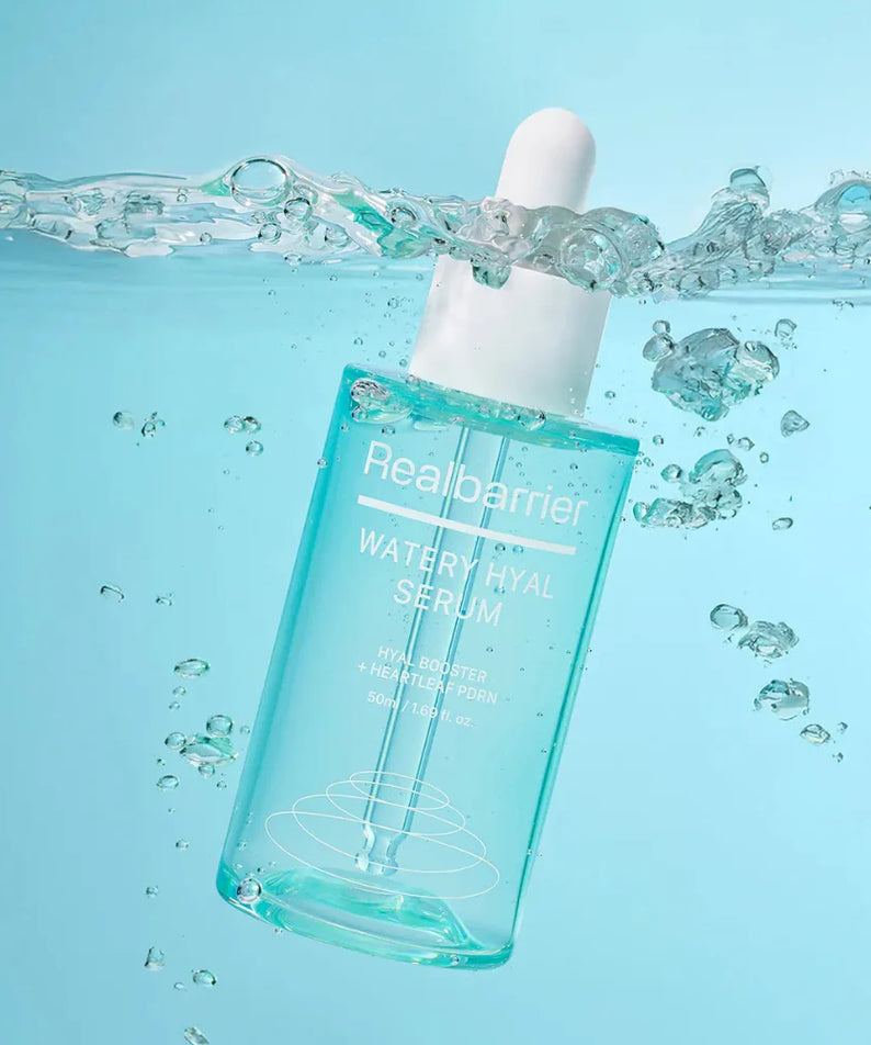 REAL BARRIER Watery Hyal Serum 50ml de Realbarrier, sérum hydratant dans un contexte visuel à l’eau bleue