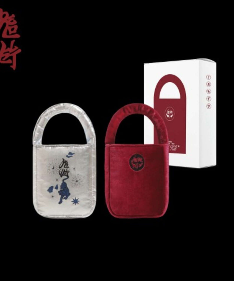 RED VELVET - 3rd Album [Chill Kill] (Bag Ver.)(Limited) (Random 1 of 2) - Album Kpop, coffrets bag rouges et blancs sur fond noir