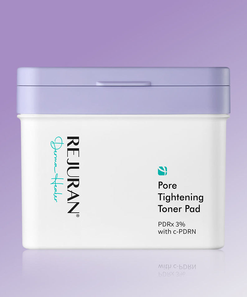REJURAN Derma Healer Pore Tightening Toner 60 Pads 220ml, pot blanc sur fond violet, pour pores resserrés.
