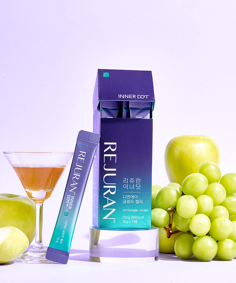 REJURAN Innerdo DNA Glow Jelly 1 box (14p) présenté avec fruits et boisson en arrière-plan.