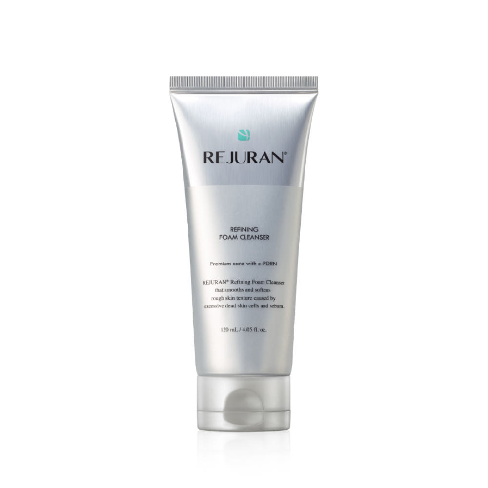 REJURAN  Refining Foam Cleanser 120ml, flacon tube blanc REJURAN sur fond clair, produit de soin visage.