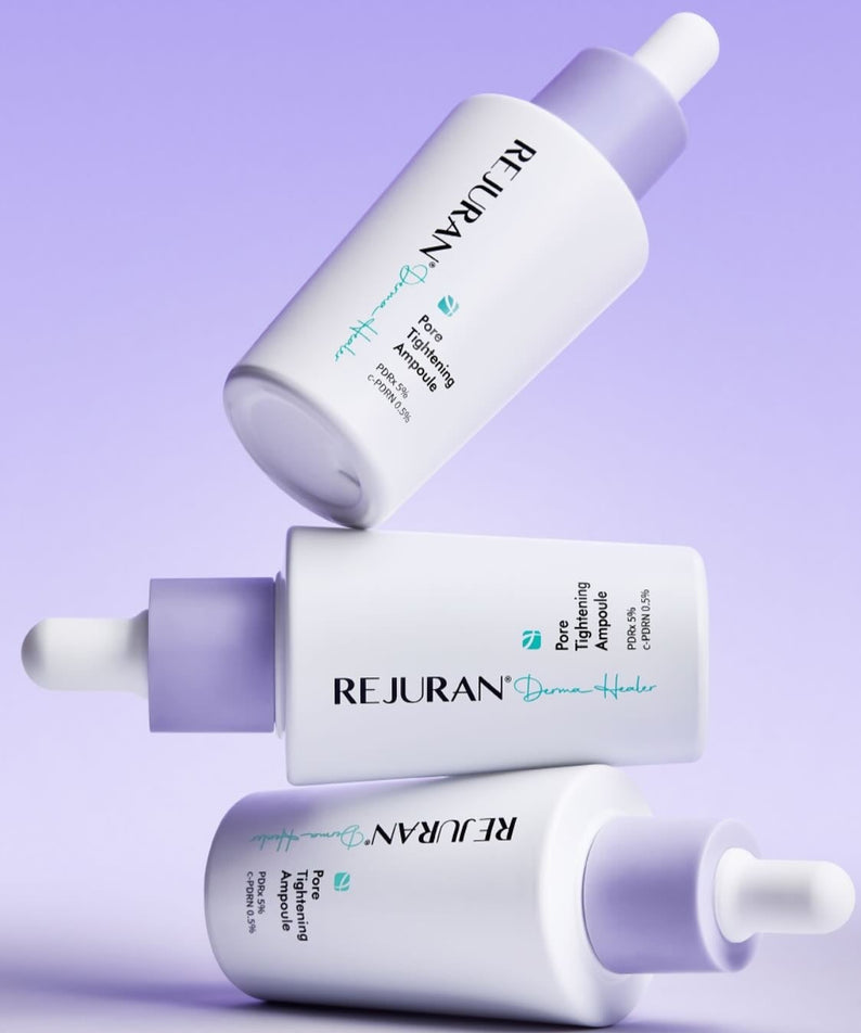 Flacons de REJURAN Derma Healer Pore Tightening Ampoule 30ml sur fond violet, soin visage incontournable.