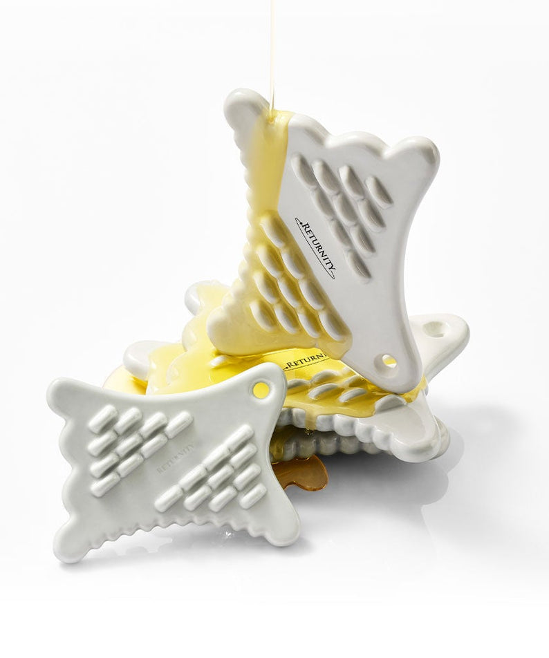 RETURNITY Guasha en céramique blanche avec design texturé pour massage et bien-être