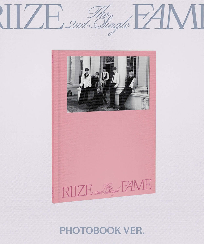 RIIZE - 2nd Album [Fame] (Photobook Ver.) - Album Kpop, couverture rose et photo noir&blanc du groupe, visuel studio.
