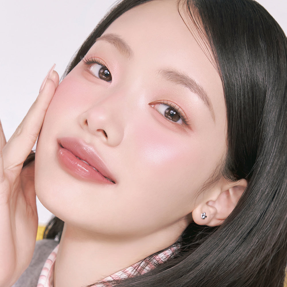 Visage maquillé avec le produit ROMAND Better Than Volumer de la marque ROMAND, gros plan esthétique maquillage