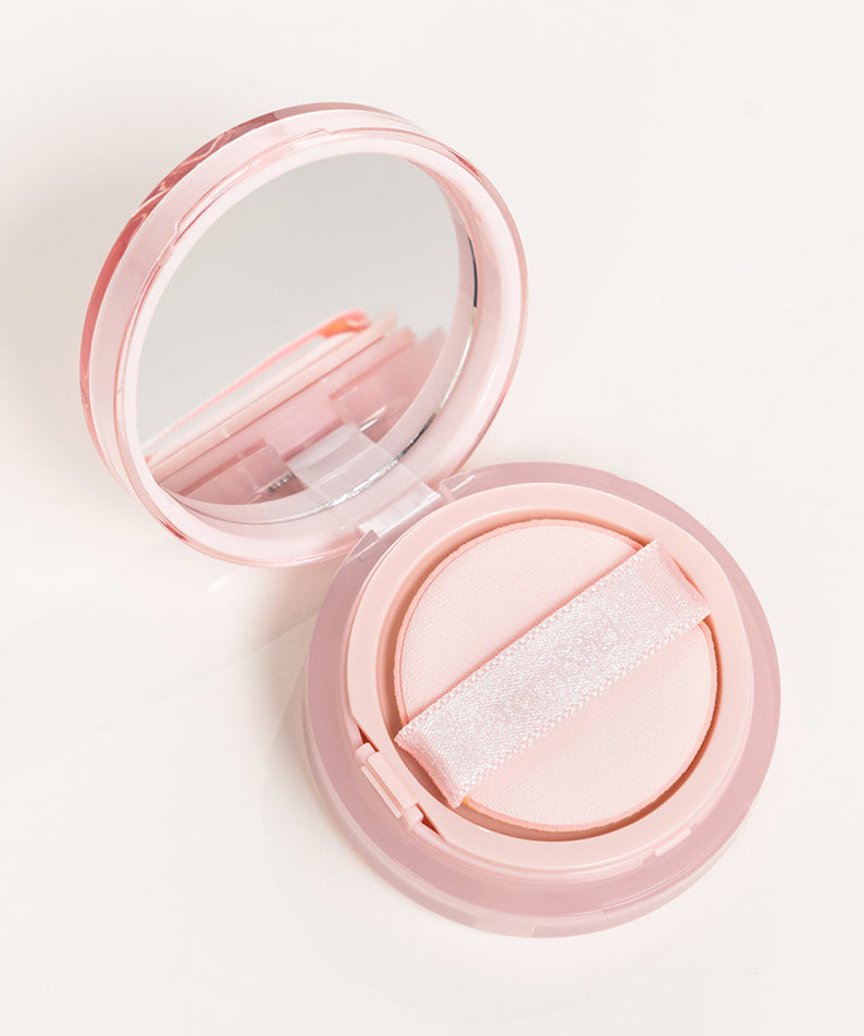 ROMAND Bloom in Coverfit Cushion mini dans un boîtier rose avec miroir ouvert, parfait pour un teint éclatant et naturel.