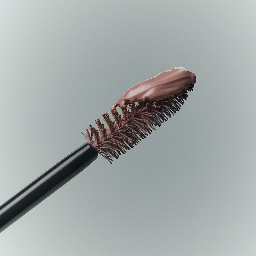 ROMAND Hanol Brow Cara Single Item, brosse à mascara sourcils brun sur fond clair, produit de la marque ROMAND.