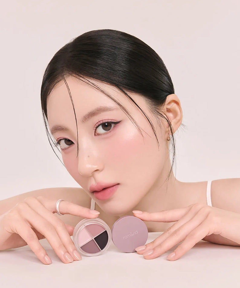 ROMAND  Hanol iPod Liner, marque ROMAND, maquillage yeux sur fond clair, produit cosmétique en gros plan.
