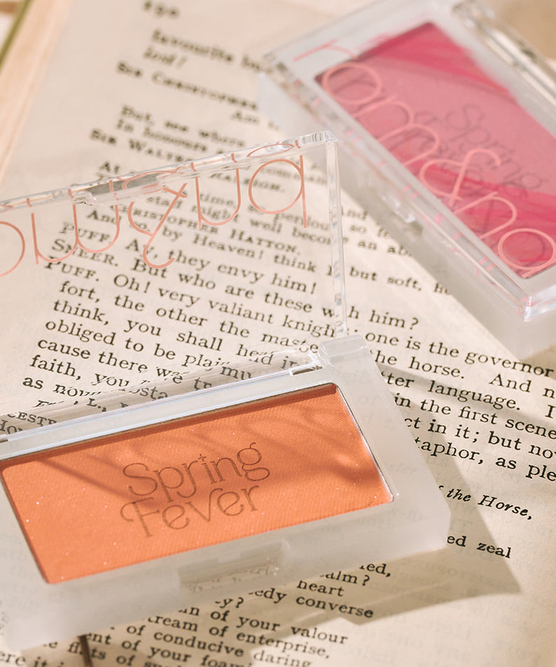 ROMAND better than cheek #springfever, blush poudre élégante sur livre, présentation chic pour un look printanier