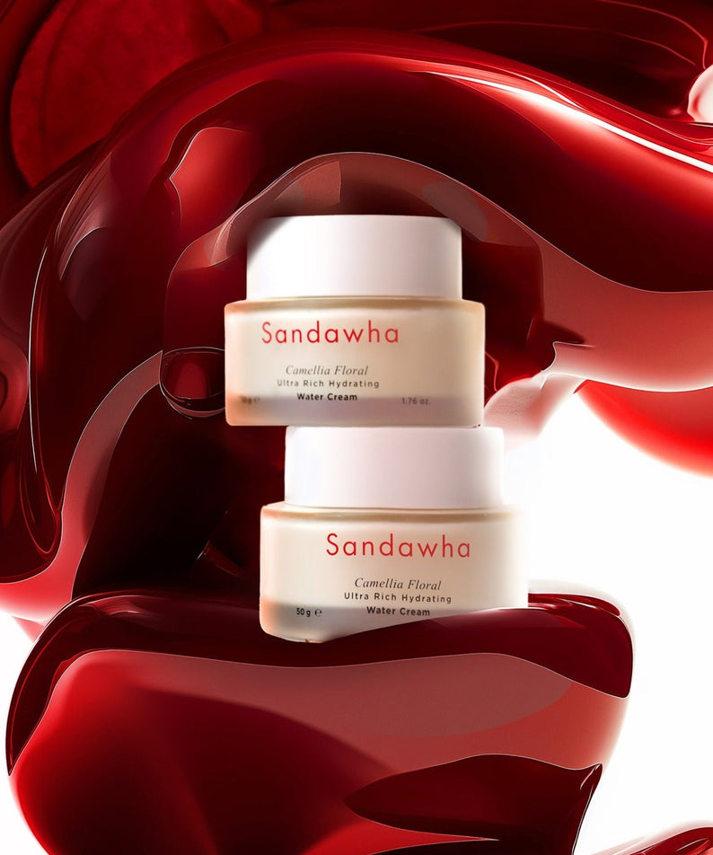 SANDAWHA Camellia Lumina Glow Cream 50g, crème visage sur fond rouge liquide, marque SANDAWHA, visuel luxe