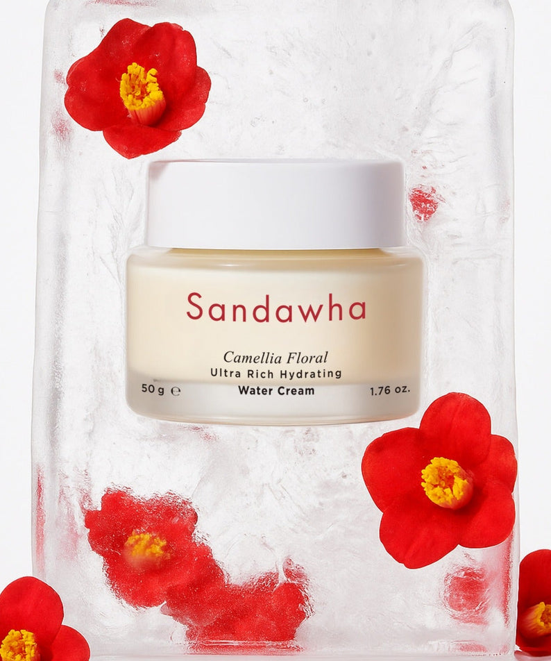 SANDAWHA Camellia Lumina Glow Cream 50g, crème hydratante sur fond blanc avec fleurs de camélia rouges, marque Sandawha.