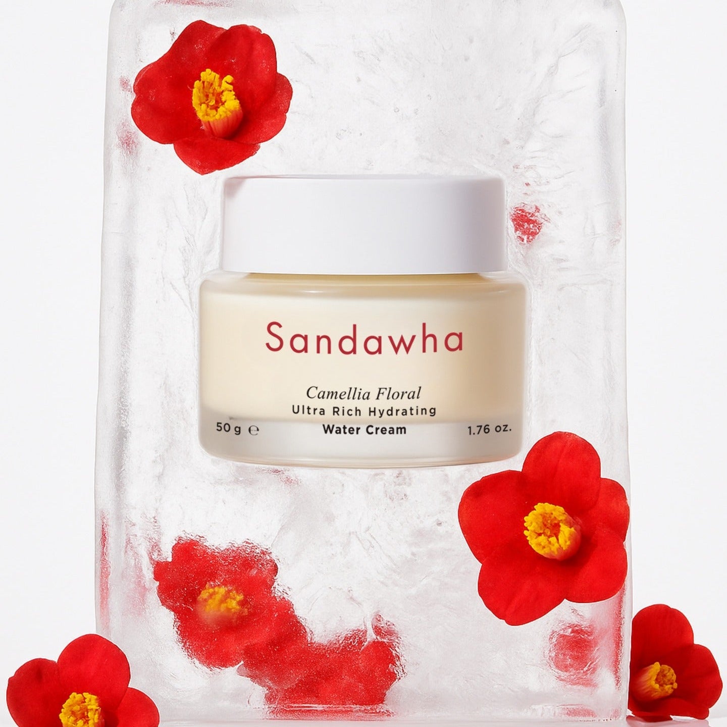 SANDAWHA Camellia Lumina Glow Cream 50g, crème hydratante sur fond blanc avec fleurs de camélia rouges, marque Sandawha.