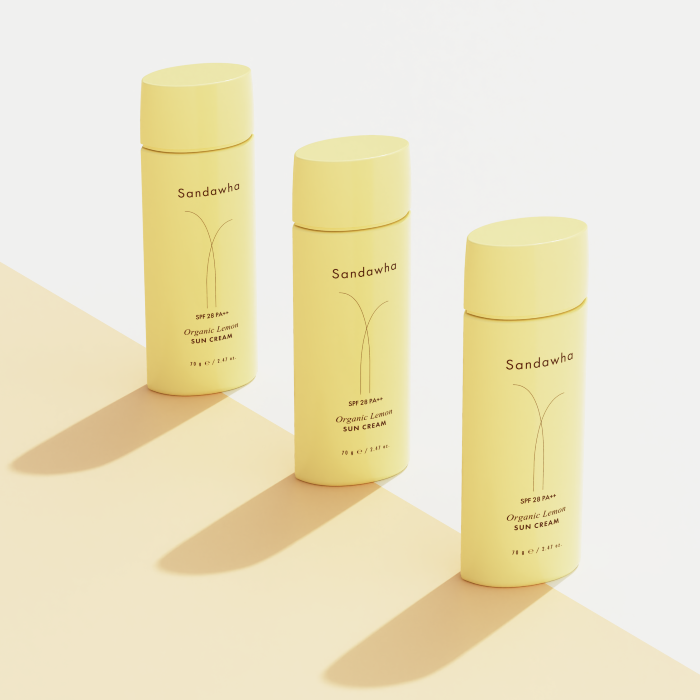 SANDAWHA Organic Lemon Sunscreen 70g, marque Sandawha, tubes jaune sur fond crème, ambiance soleil en studio.