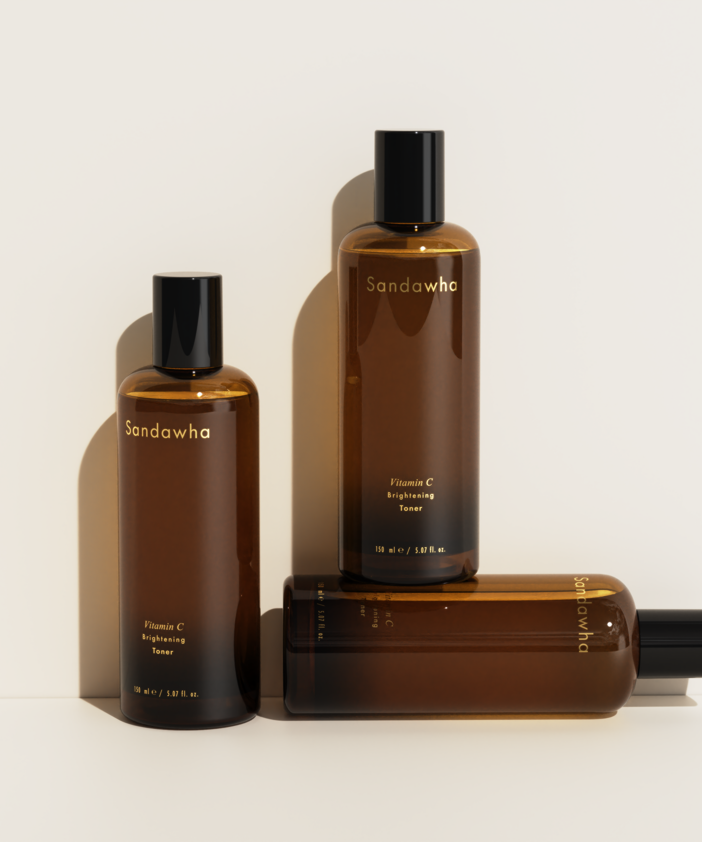 SANDAWHA Vitamin C Whitening Toner 150ml, bouteilles brunes Sandawha sur fond clair, série de soins visage