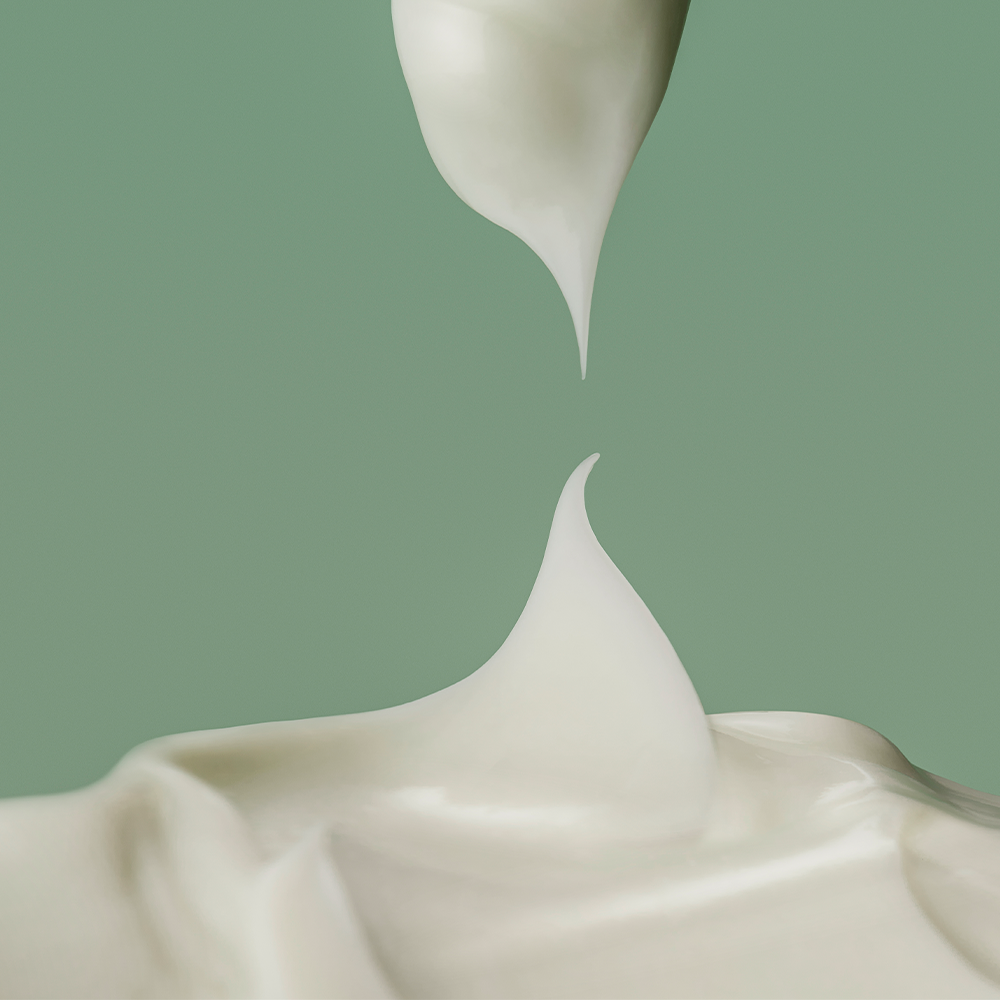 SEOUL 1988  Niacica Repair Cream 50ml, flacon crème sur fond vert, texture crème réparatrice, contexte beauté.
