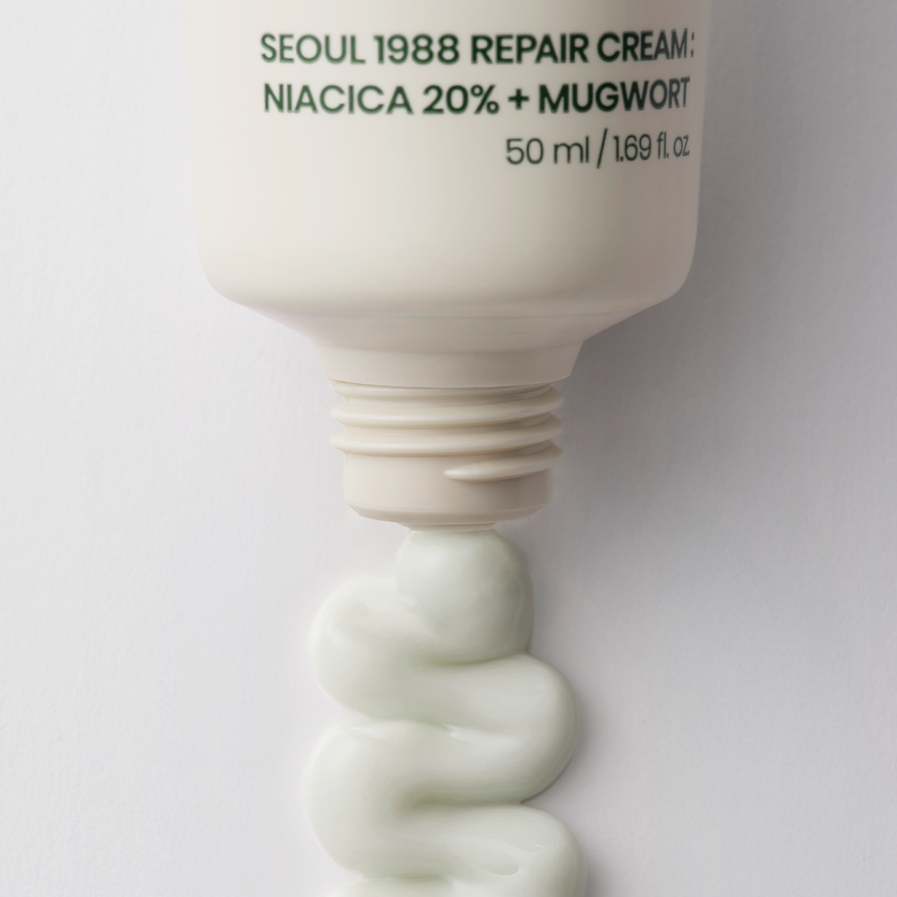 SEOUL 1988  Niacica Repair Cream 50ml, crème réparatrice visible sur tube blanc, contexte studio fond clair.