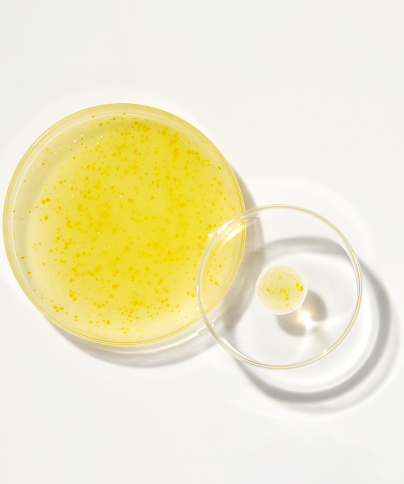 SEOUL 1988  Niacin Yuja Serum 30ml, sérum yuja et niacinamide sur fond blanc, flacon et goutte, photo produit