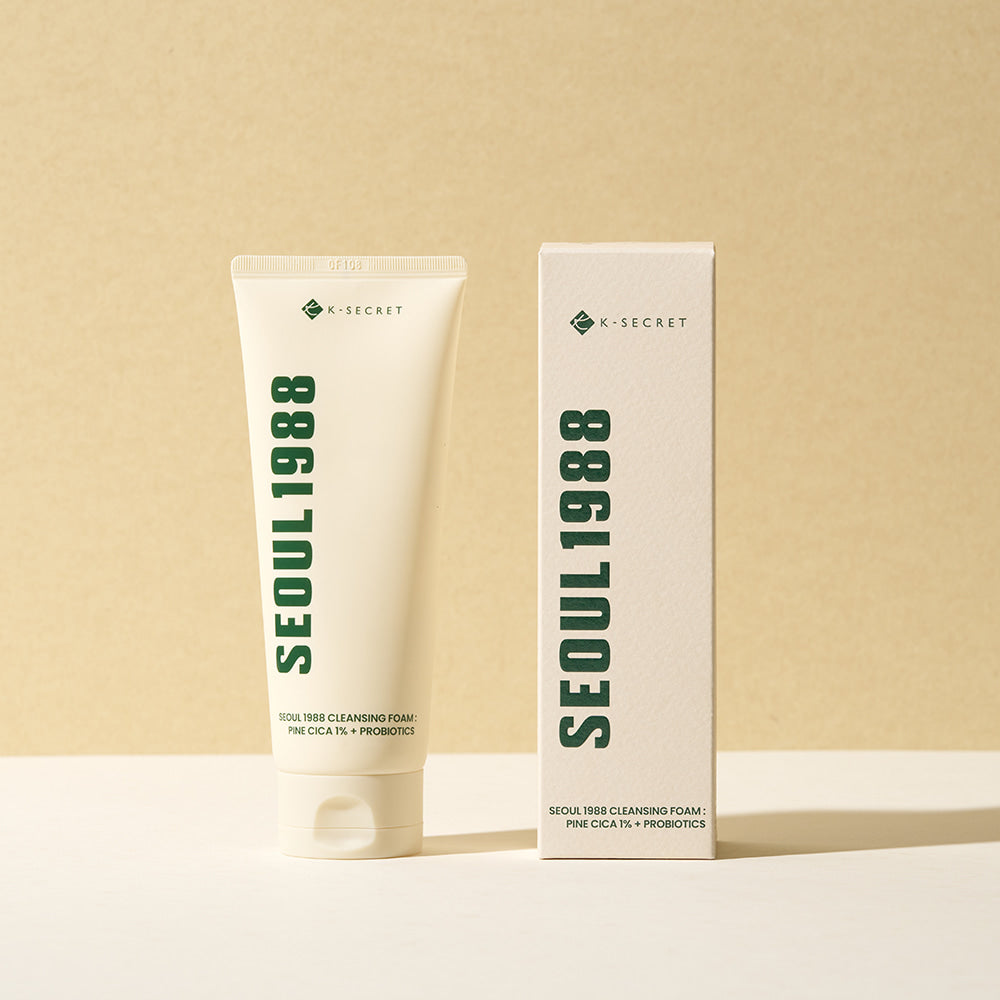 SEOUL 1988 Pine Cica Cleansing Foam 150ml, marque K-SSECRETS, tube et étui sur fond beige, produit cosmétique.