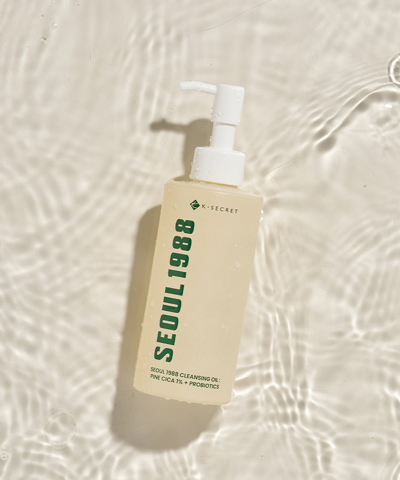 SEOUL 1988 Pine Cica Cleansing Oil 200ml, bouteille de la marque sur fond clair avec gouttelettes d’eau