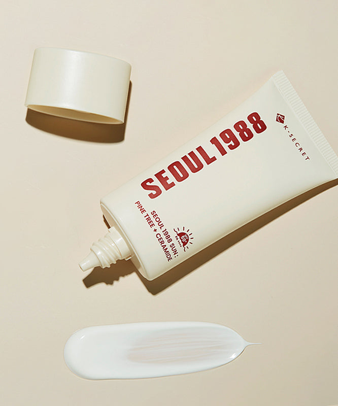 SEOUL 1988 Pine Sunscreen 50ml de la marque SEOUL 1988 : tube et texture crème sur fond clair, contexte visuel produit.