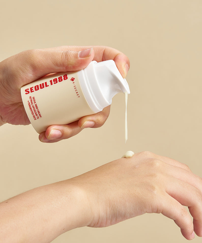 Application de SEOUL 1988 Retinal Fermented Rice Cream sur la peau. Hydratation et soin avec crème fermentée