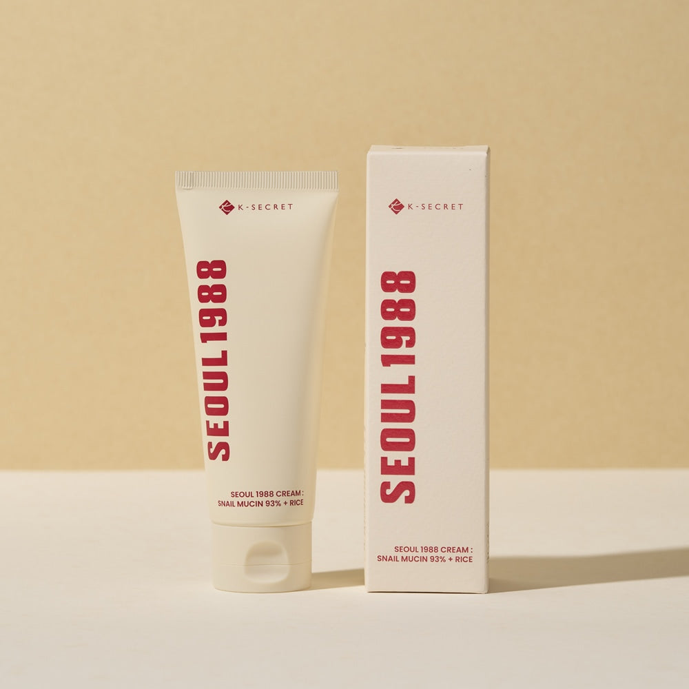 SEOUL 1988 Snail 93 Cream 100ml K-SECRET, crème aux escargots en tubes blanc et rouge sur fond beige.