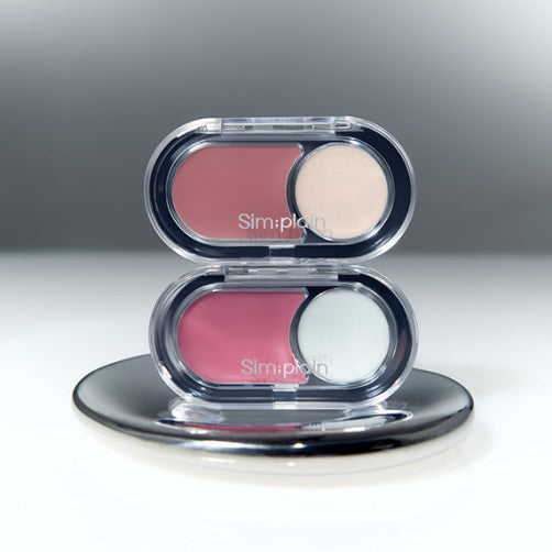 SIMPLAIN Glim on Eyes de Simpli an, palette ombres à paupières sur support, fond clair, maquillage en gros plan.