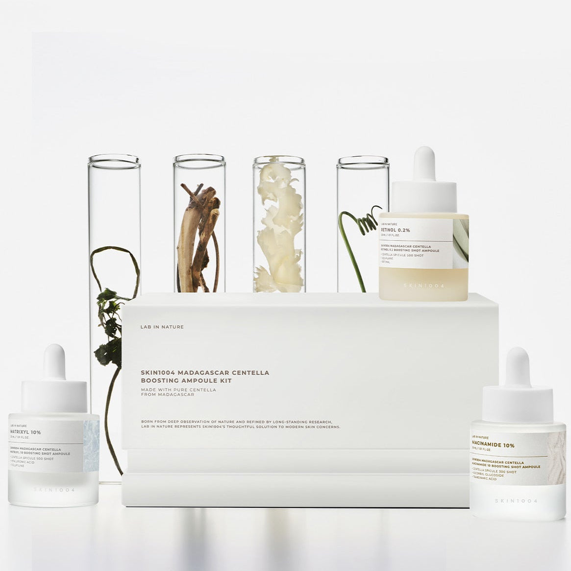 SKIN1004 Madagascar Centella Boosting Ampoule Kit de la marque SKIN1004, coffret d’ampoules sur fond blanc, photo produit