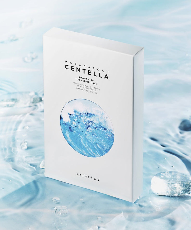 SKIN1004 Madagascar Centella Hyalu-Cica Acid Hydrating Mask 23ml [5 sheets] de SKIN1004 sur fond bleu aquatique, boîte