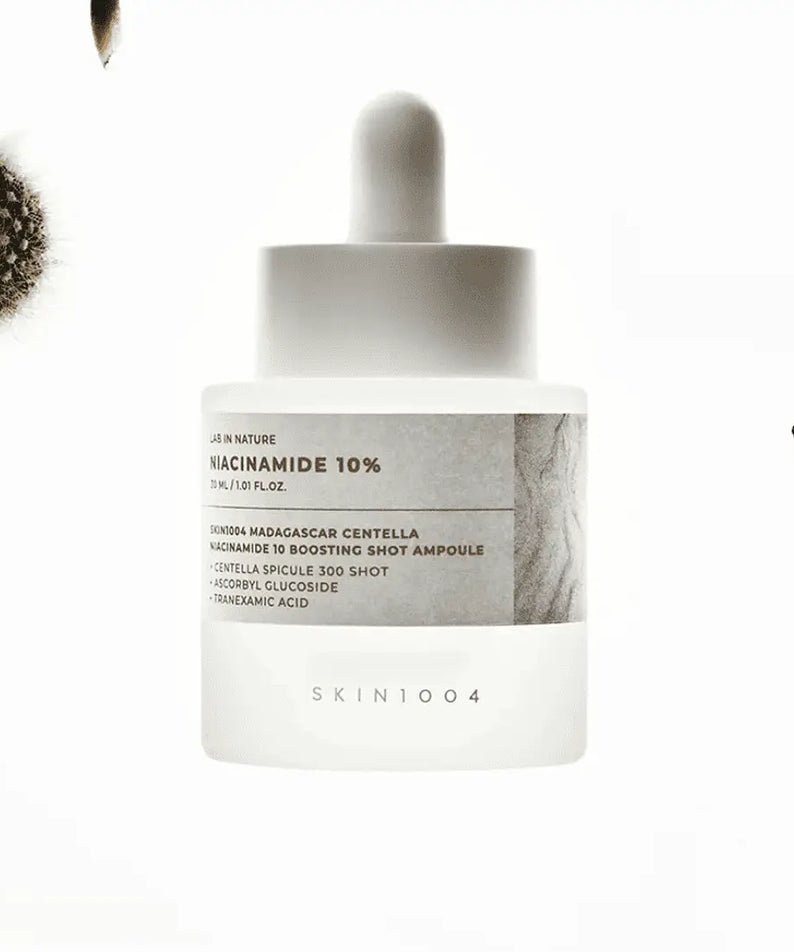 SKIN1004 Madagascar Centella Niacinamide 10 Boosting Shot Ampoule 30ml, flacon sérum blanc sur fond clair, marque SKIN1004